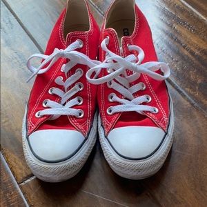 Red converse W7